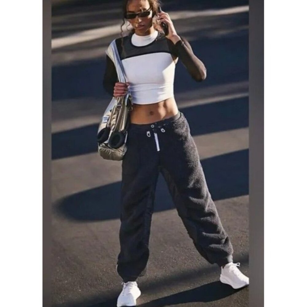 Free People FP Movement Sundown Fleece Jogger Black Sherpa Cozy Pants Size M NWT - Picture 3 of 7